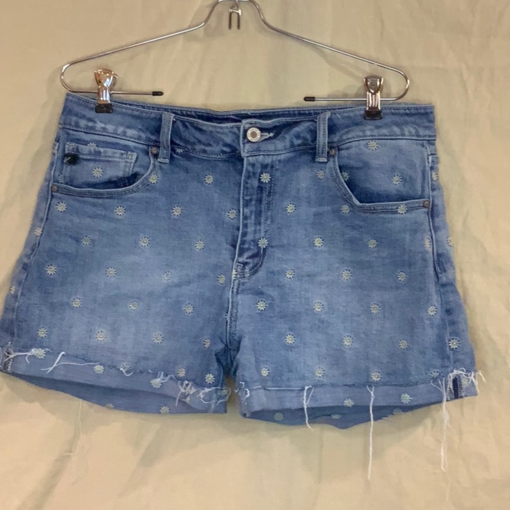 KanCan Exclusively for Maurice’s Blue Denim Shorts with Embroiderd daisies.